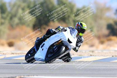 media/Jan-08-2022-SoCal Trackdays (Sat) [[1ec2777125]]/Turn 7 (1035am)/